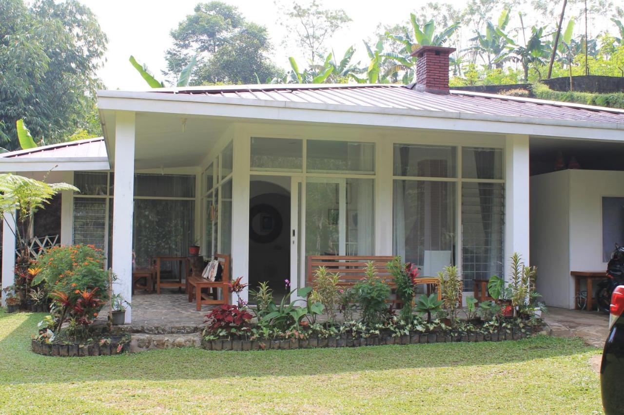 The Forest Villa Bogor Buitenkant foto