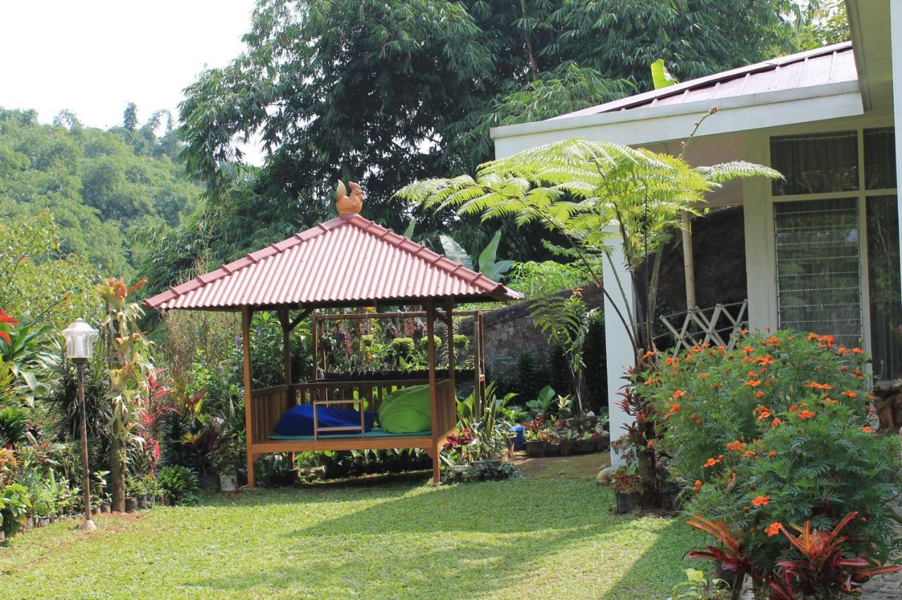 The Forest Villa Bogor Buitenkant foto